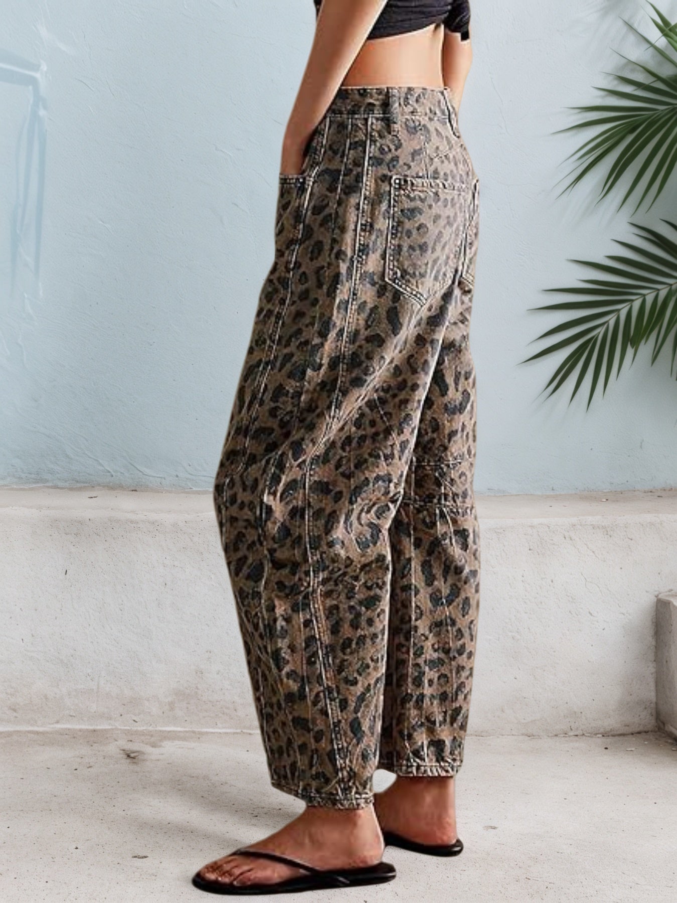 2025 New Women's Leopard Print Curved Knife Jeans, Cropped Pants, Built-in Zipper Closure, Mid Rise Jeans