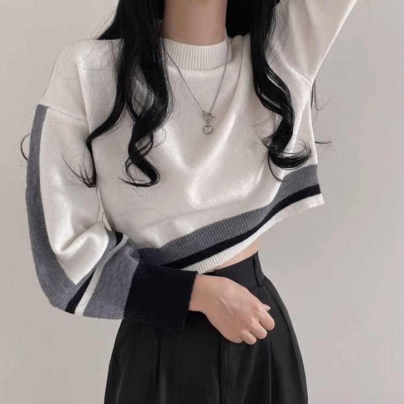 Women's Short Lantern Sleeve Sweater in Loose and Relaxed Style