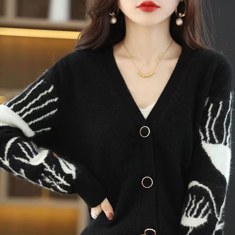 Mori Style V-Neck Cardigan – Black and White Color-Blocking Sweater Top