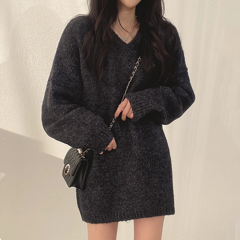 Wind V-Neck Soft Knit Loose-Fit Small Sweater Dress