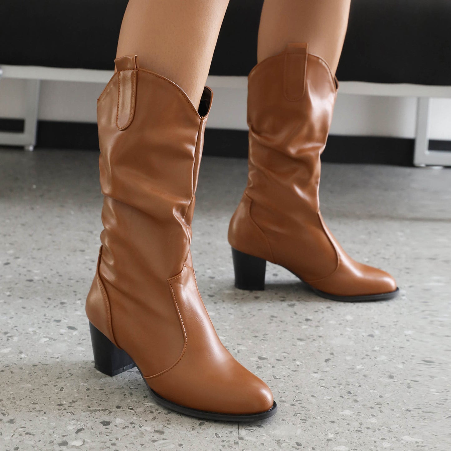 Simple Women's Fashionable Leather Boots