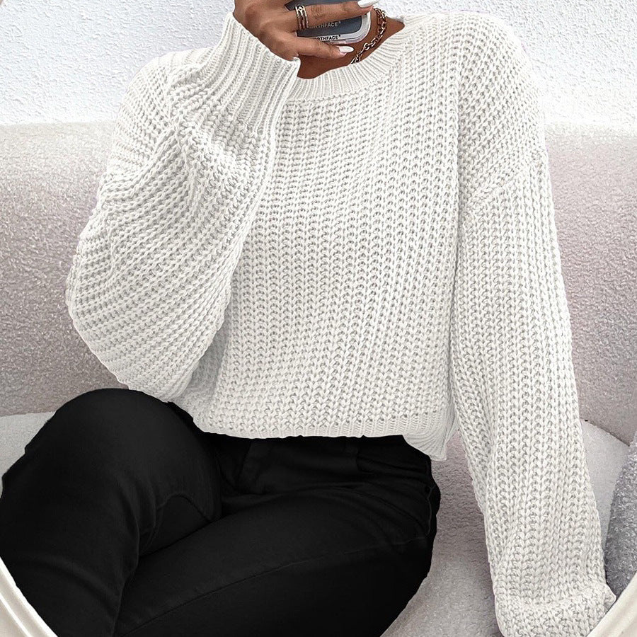 Loose-Fit Short Pullover Sweater with Round Neck and Long Sleeves